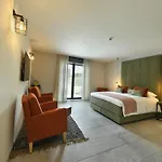 With Pool & For 12 Guests Сasa de vacaciones Durbuy