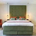 With Pool & For 12 Guests *