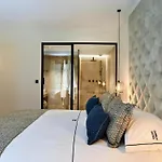 With Pool & For 12 Guests Сasa de vacaciones