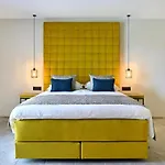 With Pool & For 12 Guests *