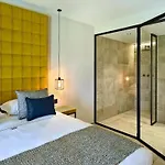 With Pool & For 12 Guests *