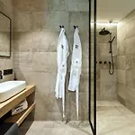 With Pool & For 12 Guests Сasa de vacaciones *