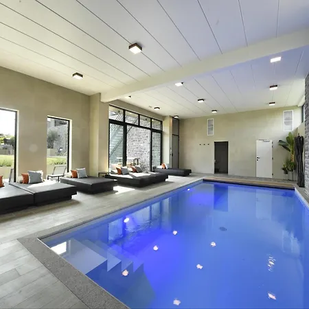 With Pool & For 12 Guests Hébergement de vacances *