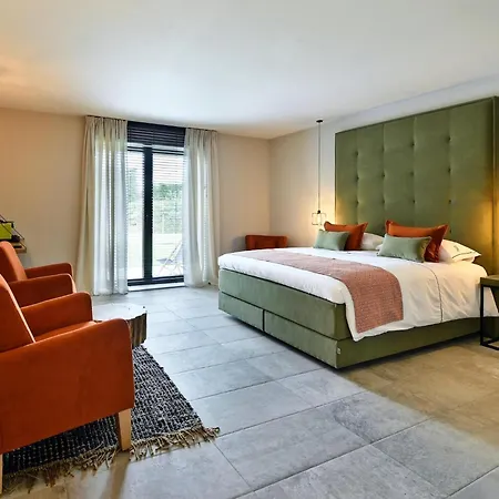 With Pool & For 12 Guests Hébergement de vacances Durbuy