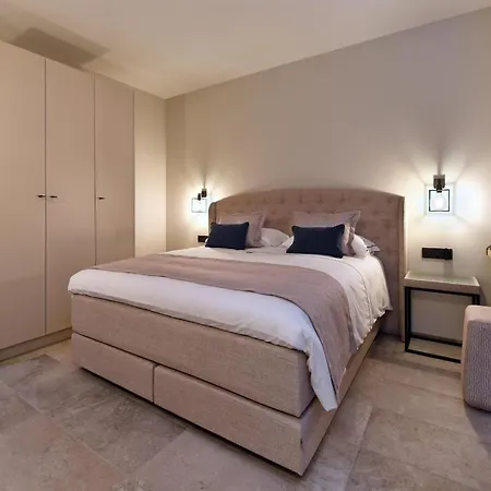 Hébergement de vacances With Pool & For 12 Guests Durbuy