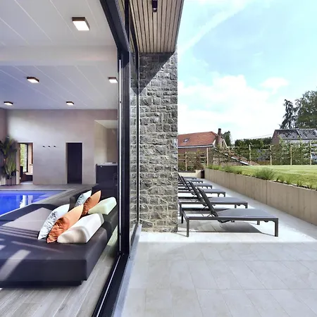 With Pool & For 12 Guests Hébergement de vacances