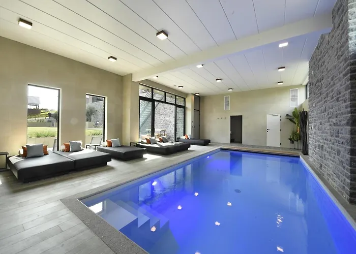 With Pool & For 12 Guests Hébergement de vacances *