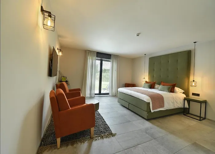 With Pool & For 12 Guests Hébergement de vacances Durbuy