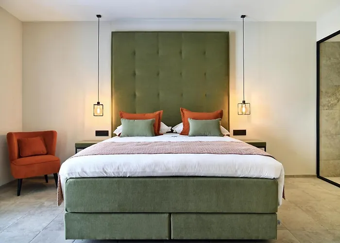 With Pool & For 12 Guests *