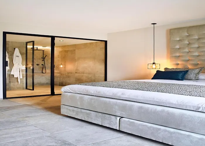 With Pool & For 12 Guests Hébergement de vacances Durbuy