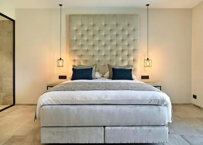 With Pool & For 12 Guests Durbuy