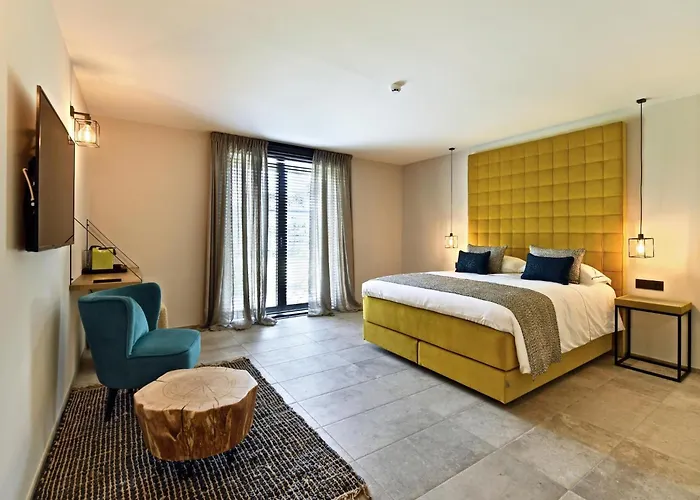 With Pool & For 12 Guests Durbuy