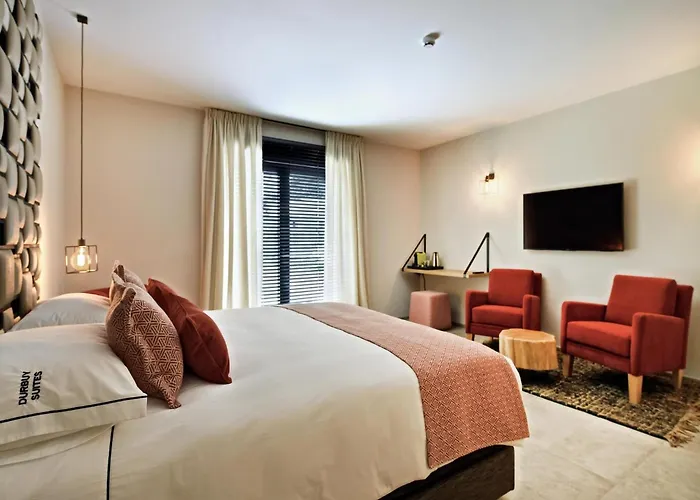 With Pool & For 12 Guests Hébergement de vacances