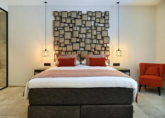 With Pool & For 12 Guests *