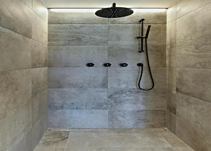 Hébergement de vacances With Pool & For 12 Guests