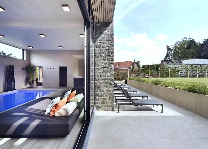 With Pool & For 12 Guests Hébergement de vacances