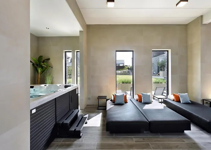 Hébergement de vacances With Pool & For 12 Guests Durbuy